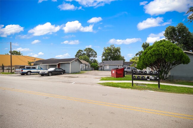 Foto del edificio - 13928 Bandera St