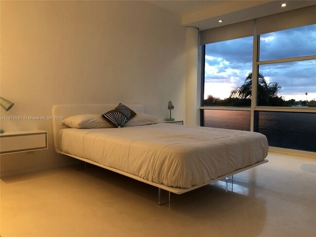 Foto del edificio - 900 Bay Dr