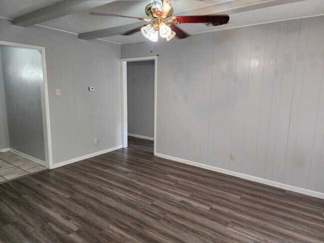 Foto del edificio - 1807 Janis Dr