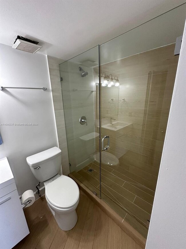 Foto del edificio - 3300 NE 191st St