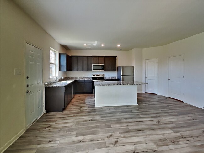 Foto del edificio - 732 Keeneland Dr