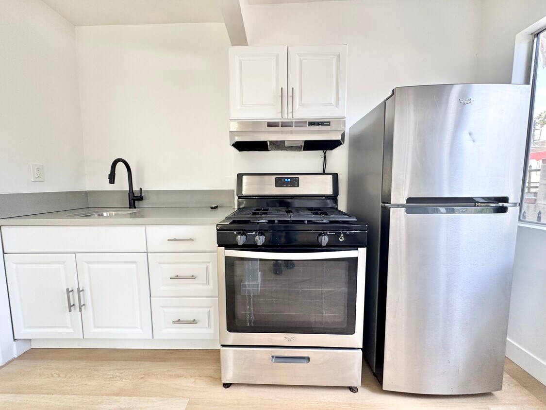 Foto principal - 1431 N Hobart Blvd