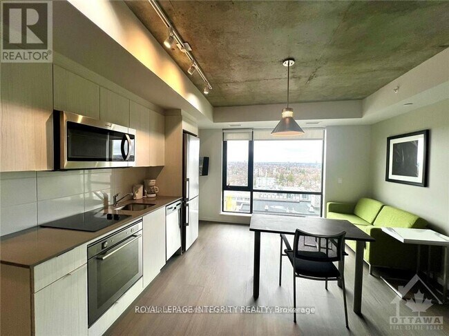 Building Photo - 105 Champagne Ave S