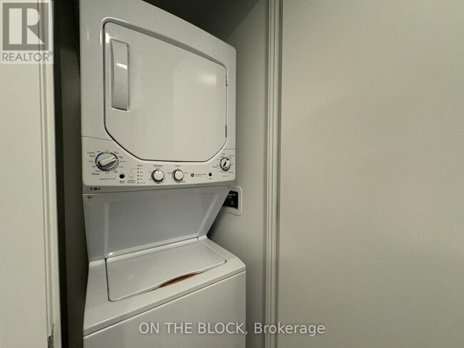 Building Photo - 86 Dundas St E