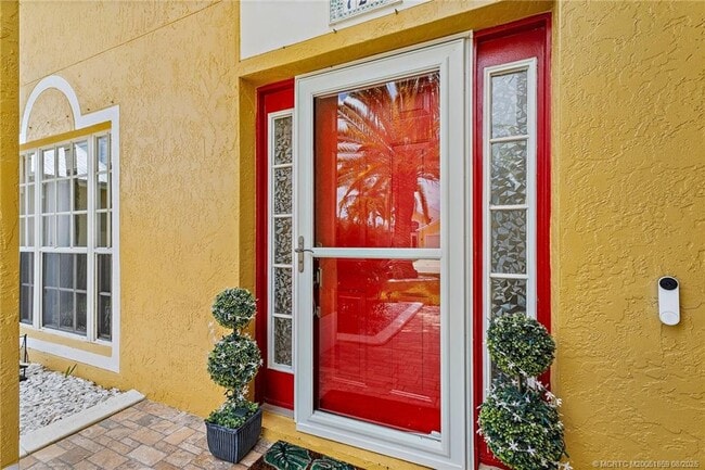 Foto del edificio - 728 NW Waterlily Pl