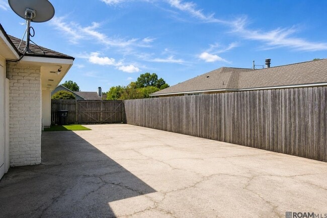 Building Photo - 13523 Willowridge Ave