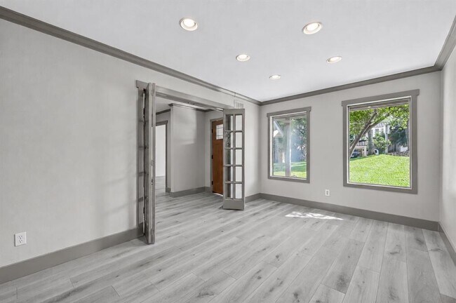 Foto del edificio - 4301 Hyridge Dr