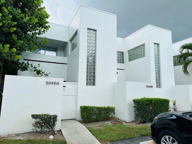 Foto principal - 5040 Elmhurst Rd
