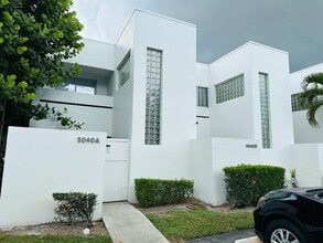 Building Photo - 5040 Elmhurst Rd