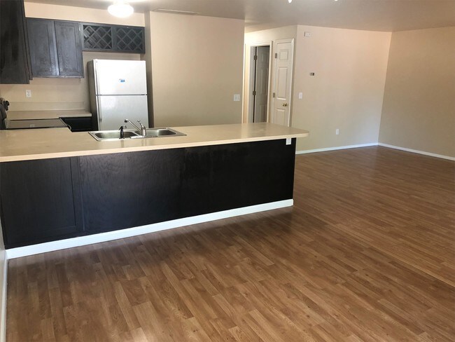 Building Photo - 278 E Elwood Ln