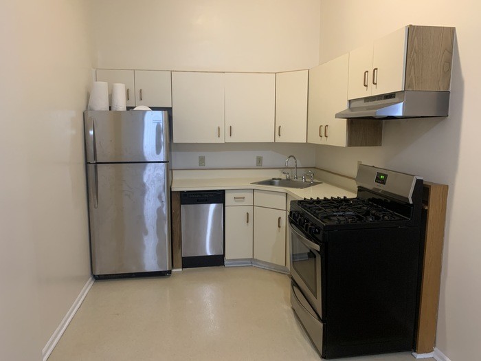Primary Photo - Spacious One Bedroom Apt. In Paulus Hook