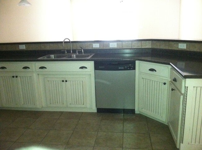 Foto del edificio - 5141 Greyfield Pl N