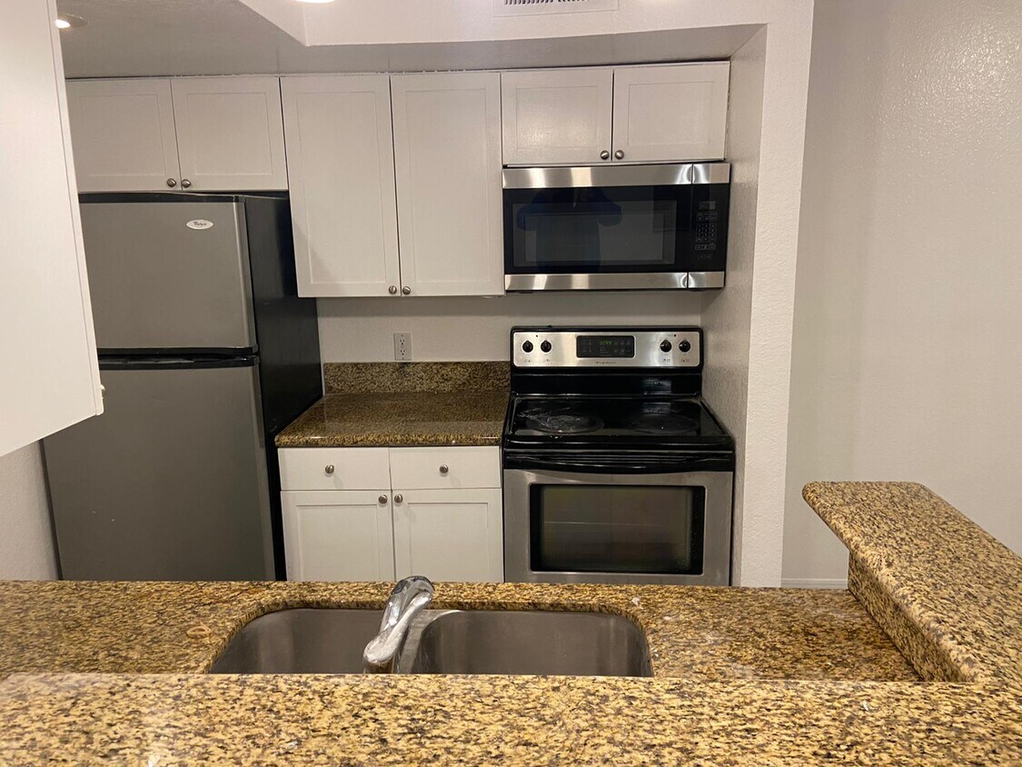 5132 Conroy Rd, Orlando, FL 32811 Townhome Rentals in Orlando FL