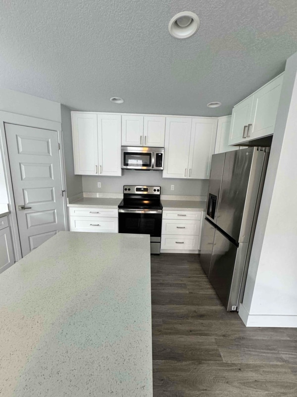 Building Photo - 302 Oak St