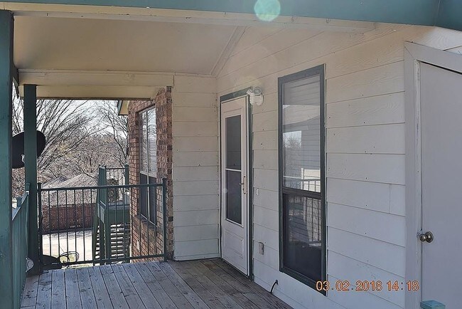 Building Photo - 5418 Lakeview Pkwy
