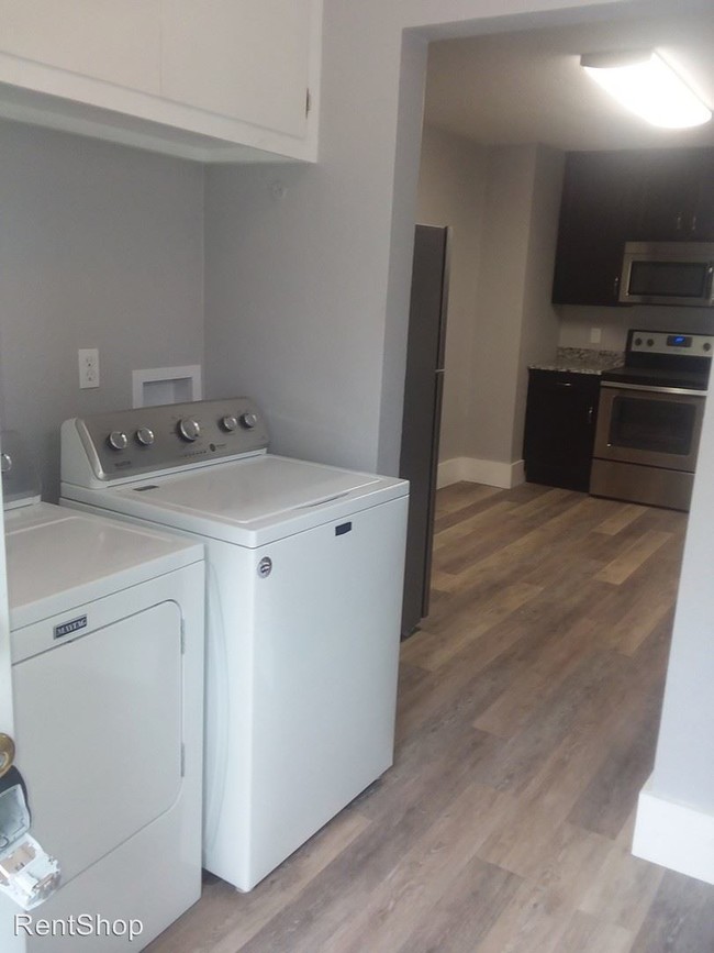 Building Photo - 3 br, 1 bath House - 414 N College Ave