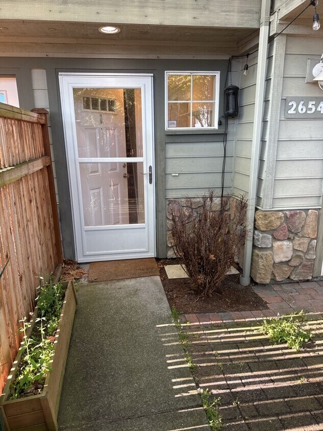Foto principal - 3 Bed 3.5 Bath Stunning Northwest Style To...