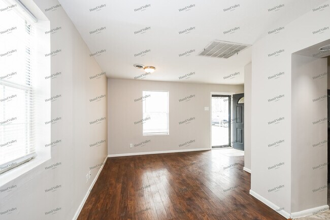 Foto del edificio - 3741 St Gregory Ct