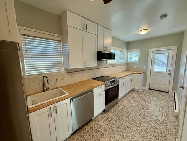 Building Photo - Upgraded Brick Ranch