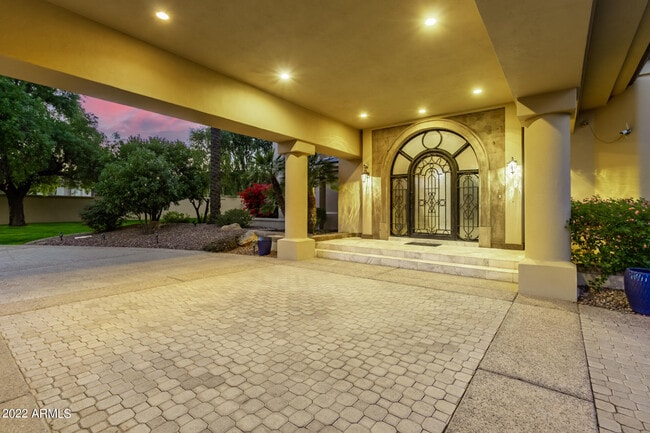Building Photo - 7760 E Vaquero Dr