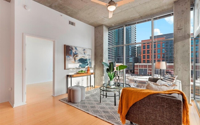 Foto del edificio - 1700 Bassett St
