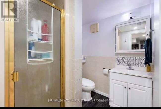 Photo du bâtiment - 1200 Kingsholm Dr