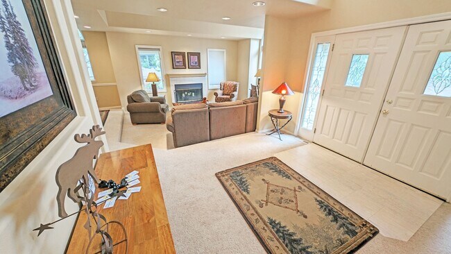 Building Photo - Furnished Sunriver 3 Bedroom Home Availabl...