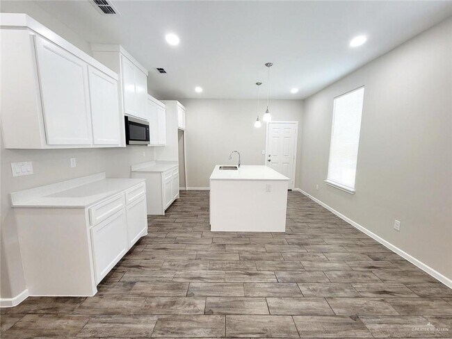 Building Photo - 1415 Petri Dr
