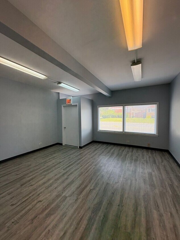 Foto del edificio - 8827 W Grand Ave