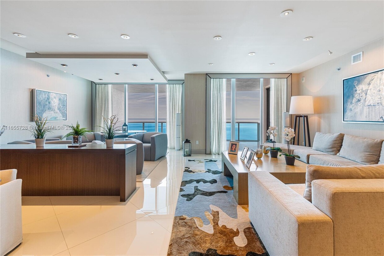 Primary Photo - 2711 S Ocean Dr