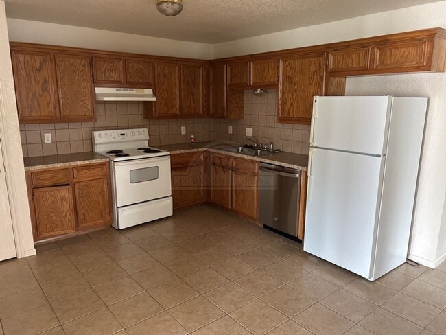 Building Photo - 502 Primrose