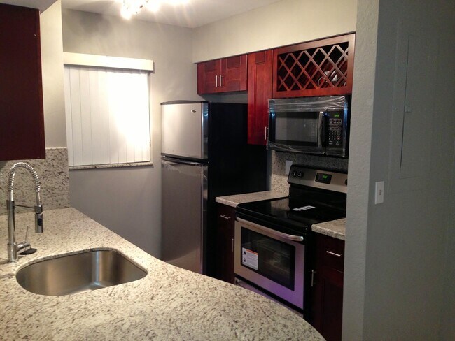 Foto del edificio - 2850 N Oakland Forest Dr