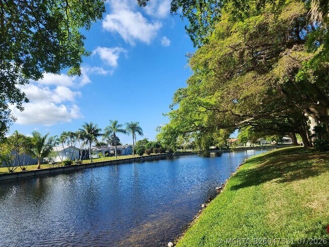 Foto del edificio - 7630 Westwood Dr
