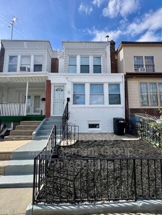 Building Photo - 2610 Sylmar St