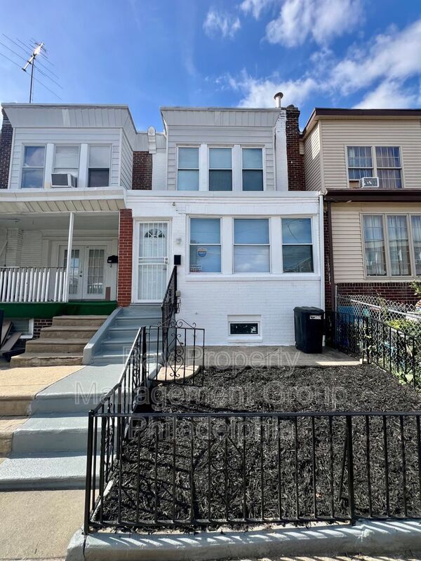 Building Photo - 2610 Sylmar St