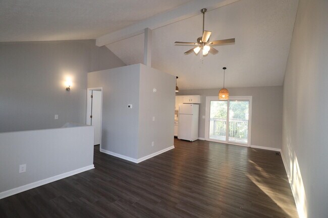 Foto del edificio - 320 Lakeview Dr