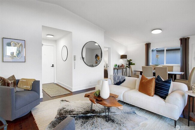 Foto del edificio - Ballard view top floor condo
