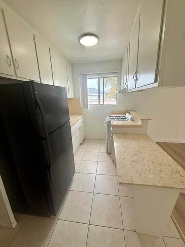 Foto del edificio - 3637 E 8th St
