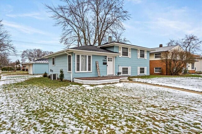 Building Photo - 12052 Wheaton Dr