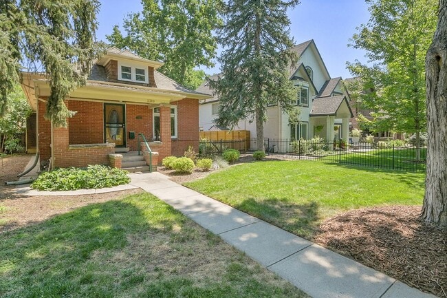 Building Photo - ONE block to OBSERVATORY PARK! great DU lo...