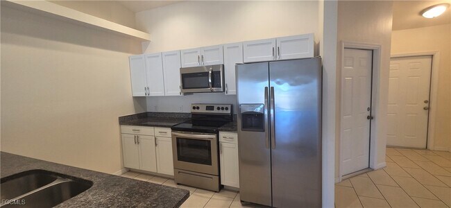 Foto del edificio - 919 Andalusia Blvd