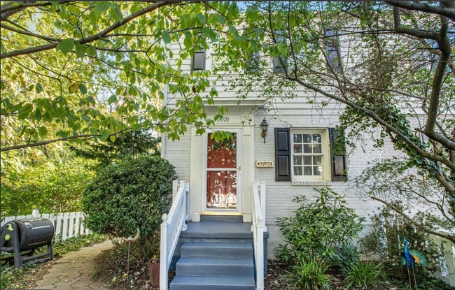 Building Photo - 2021 Arlington Terrace