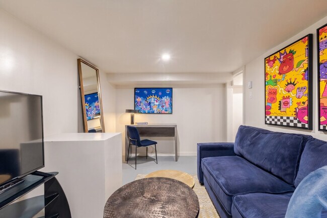 Building Photo - 4302 Rue Saint-Urbain