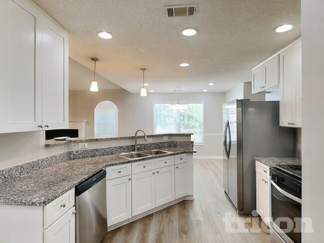 Foto del edificio - 331 Crestridge Ln