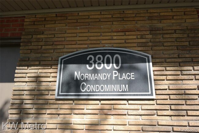 Building Photo - 3800 Normandy Rd