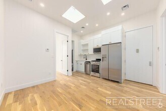 Building Photo - Marconi Place