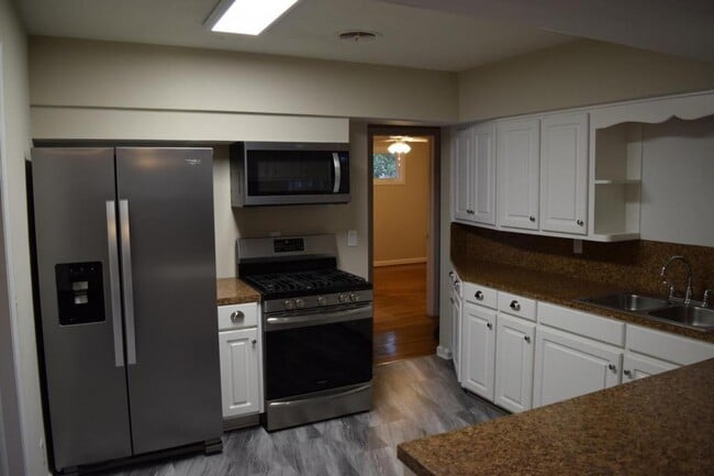 Building Photo - 147 Wendell Dr