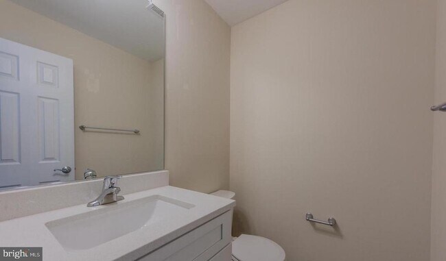 Foto del edificio - 3301 Demirel Way