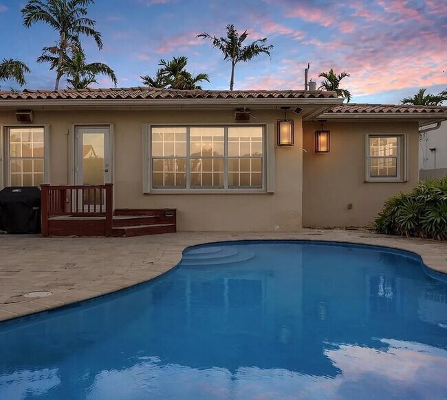 Foto del edificio - 8934 Emerson Ave