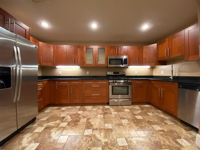 Foto del edificio - 1592 Beacon St